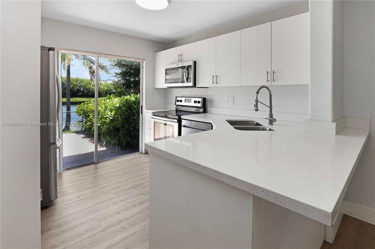 5725 NW 109th Ave, Unit 26, Doral, FL 33178 Photo