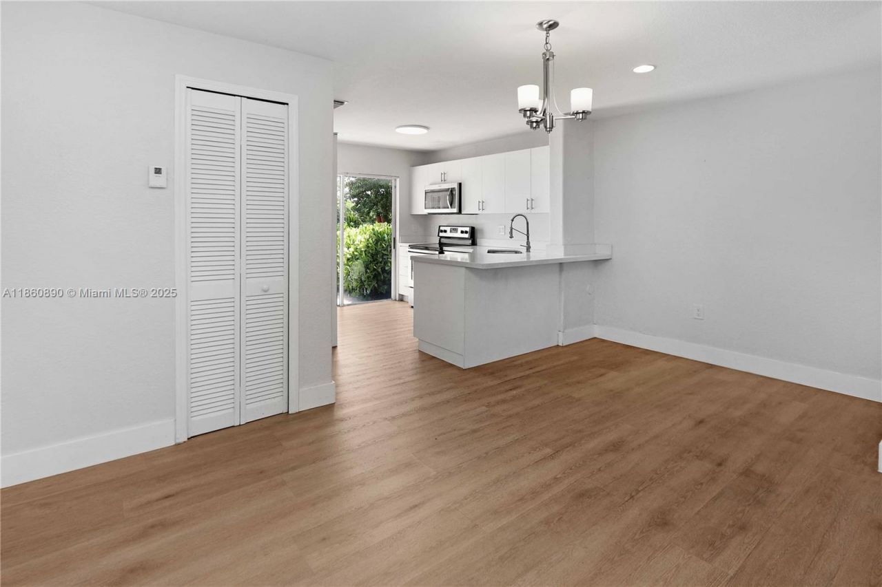 5725 NW 109th Ave, Unit 26, Doral, FL 33178 Photo