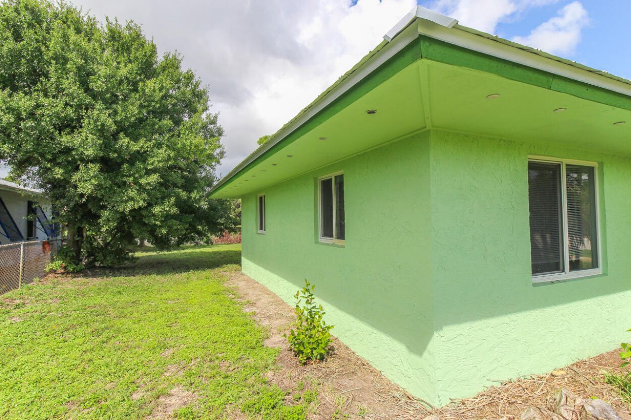 431 NE Julia Court, Jensen Beach, FL 34957 Photo