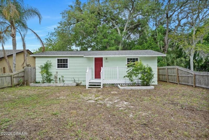 1636 VALENCIA AVENUE Daytona Beach, FL 32117