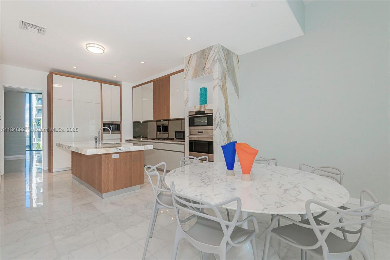 2821 S Bayshore Dr, Unit 7B, Coconut Grove, FL 33133 Photo