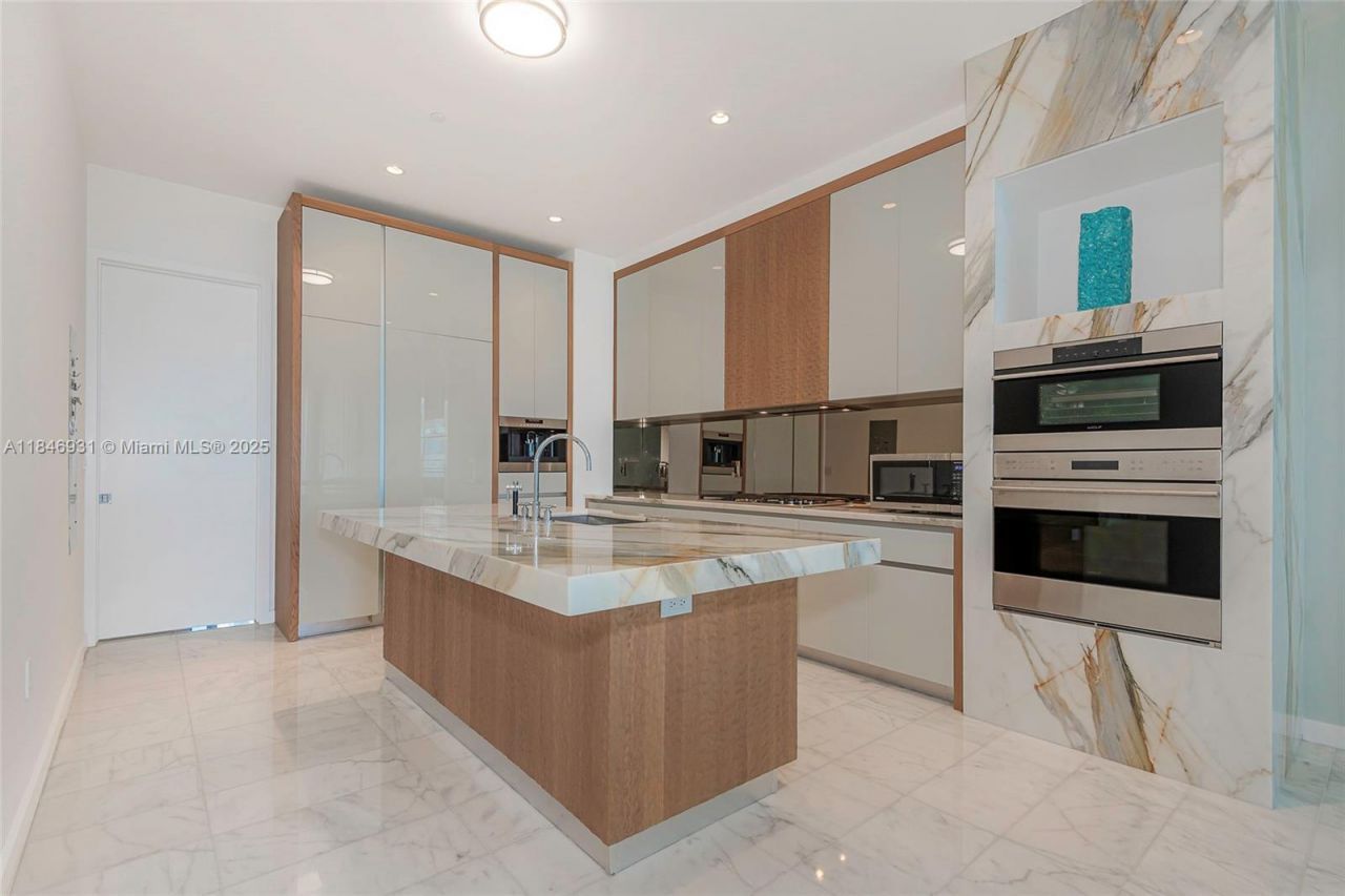 2821 S Bayshore Dr, Unit 7B, Coconut Grove, FL 33133 Photo