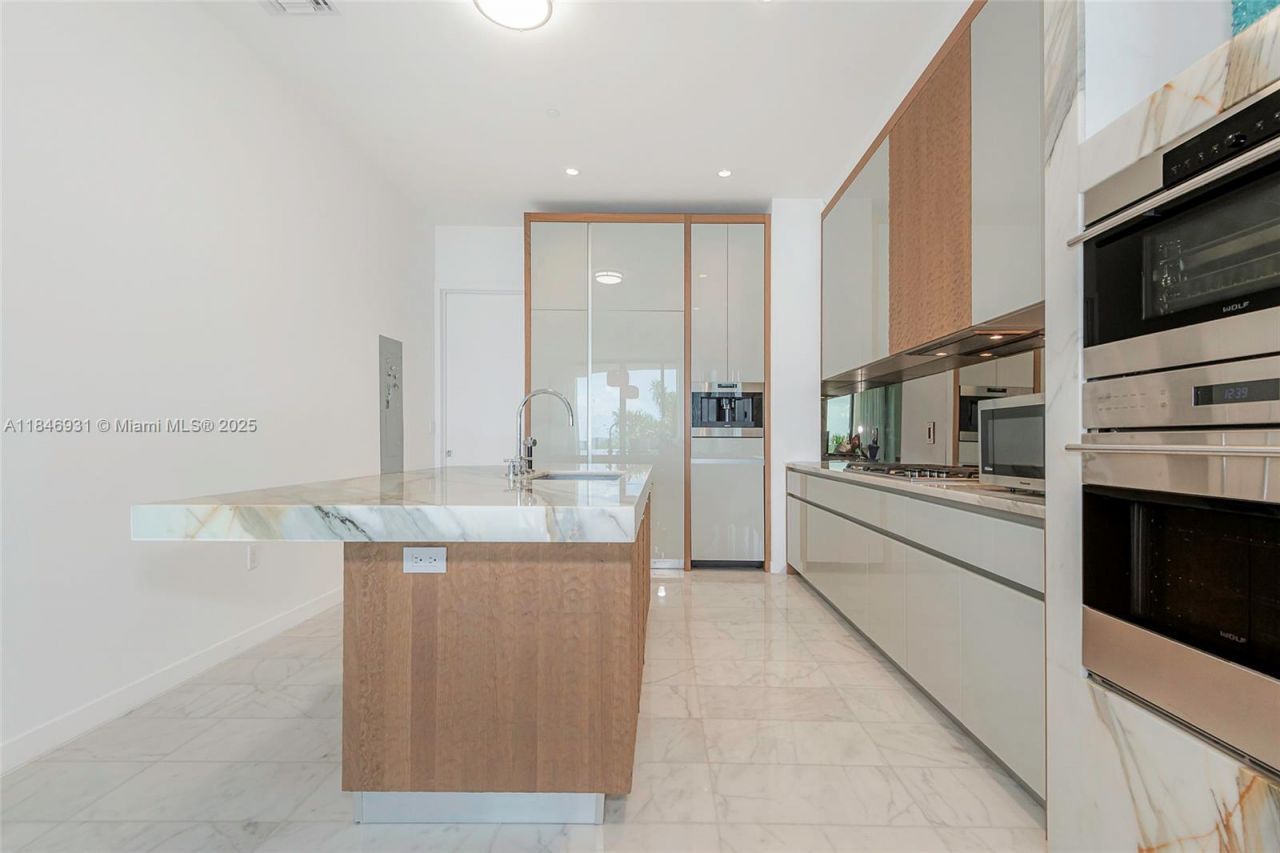 2821 S Bayshore Dr, Unit 7B, Coconut Grove, FL 33133 Photo