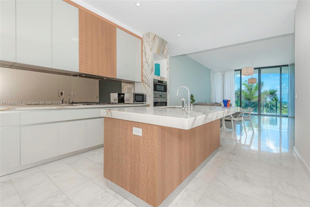 2821 S Bayshore Dr, Unit 7B, Coconut Grove, FL 33133 Photo