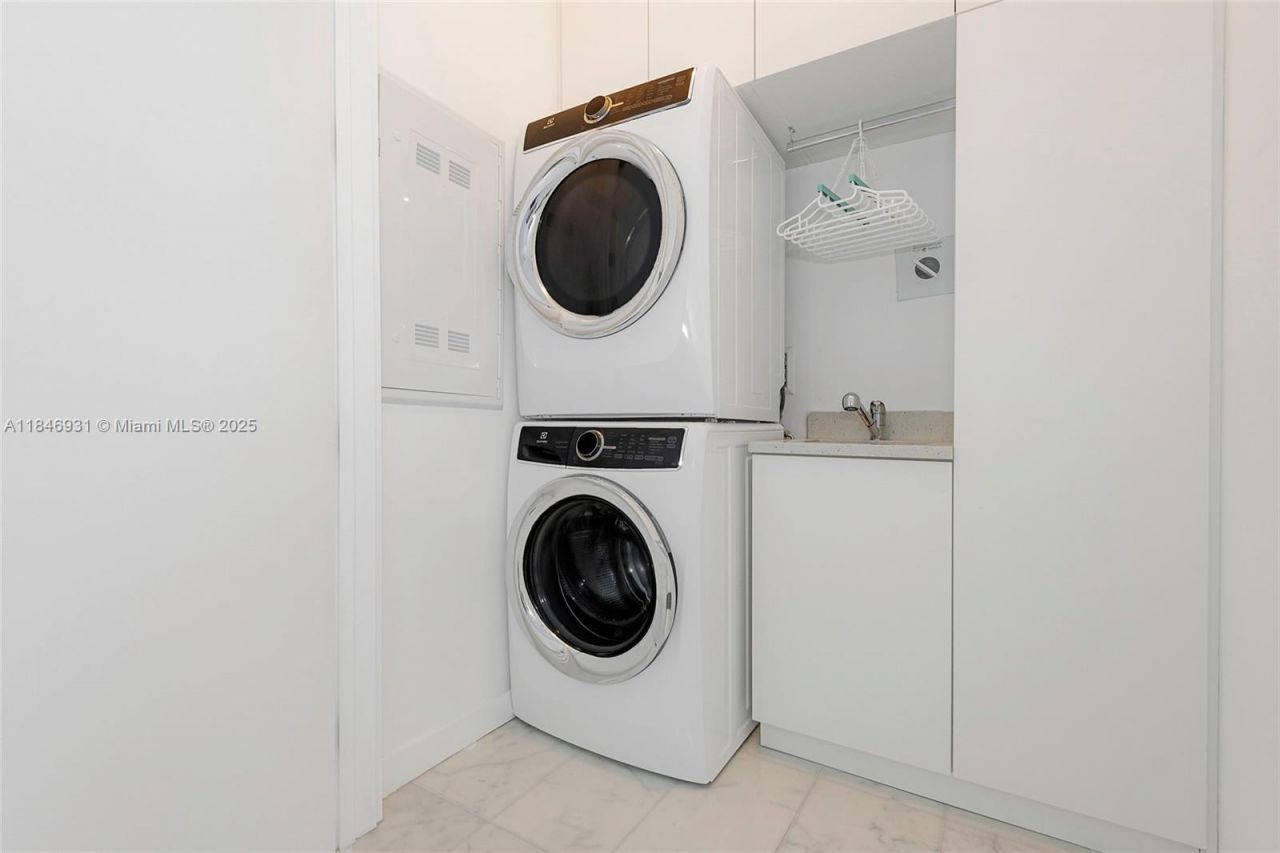 2821 S Bayshore Dr, Unit 7B, Coconut Grove, FL 33133 Photo