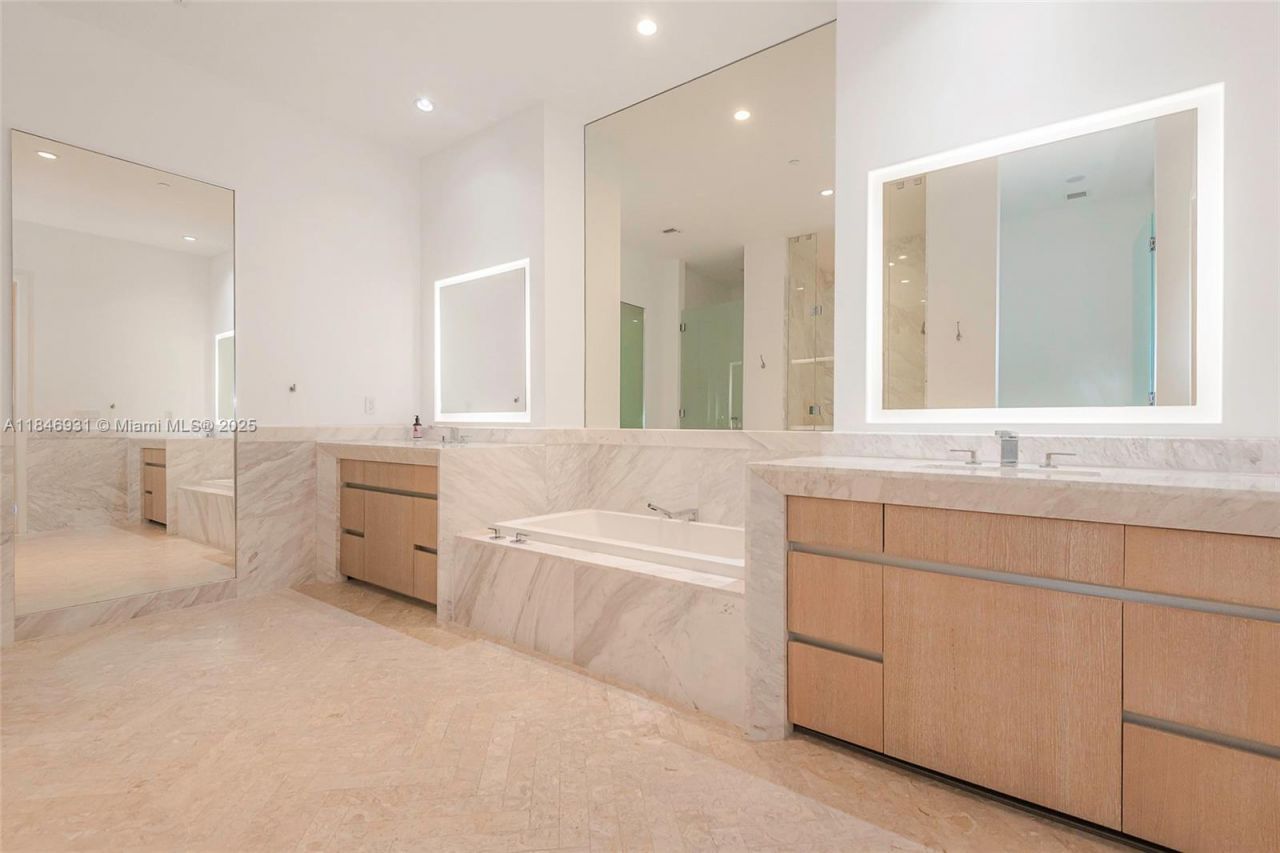 2821 S Bayshore Dr, Unit 7B, Coconut Grove, FL 33133 Photo