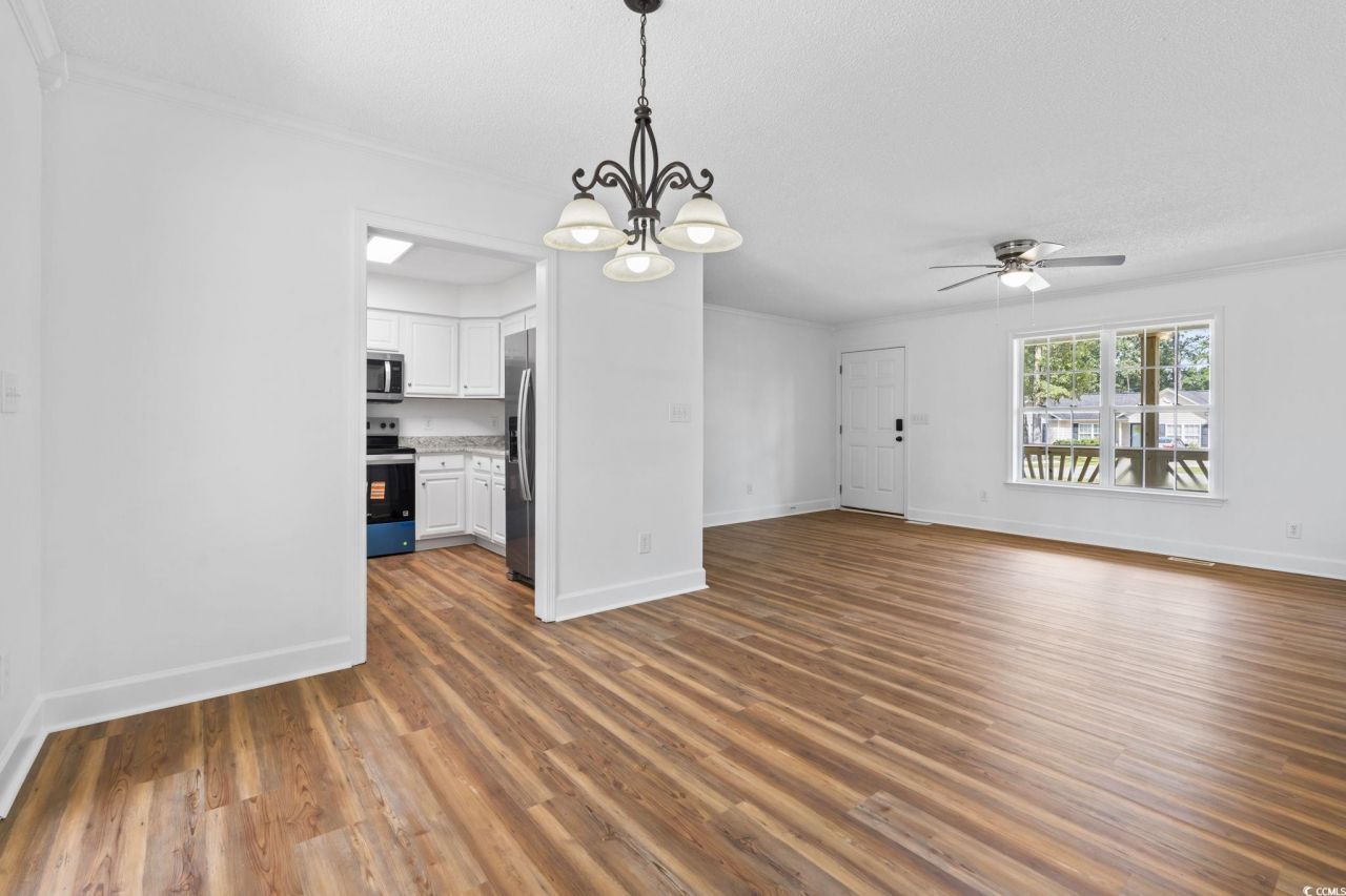 568 Rosedale Dr. Photo 10