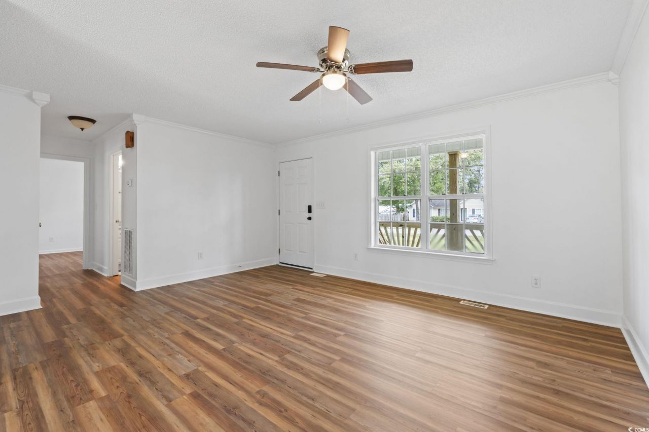 568 Rosedale Dr. Photo 7