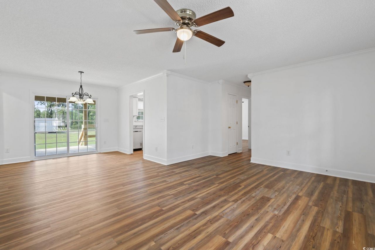 568 Rosedale Dr. Photo 8