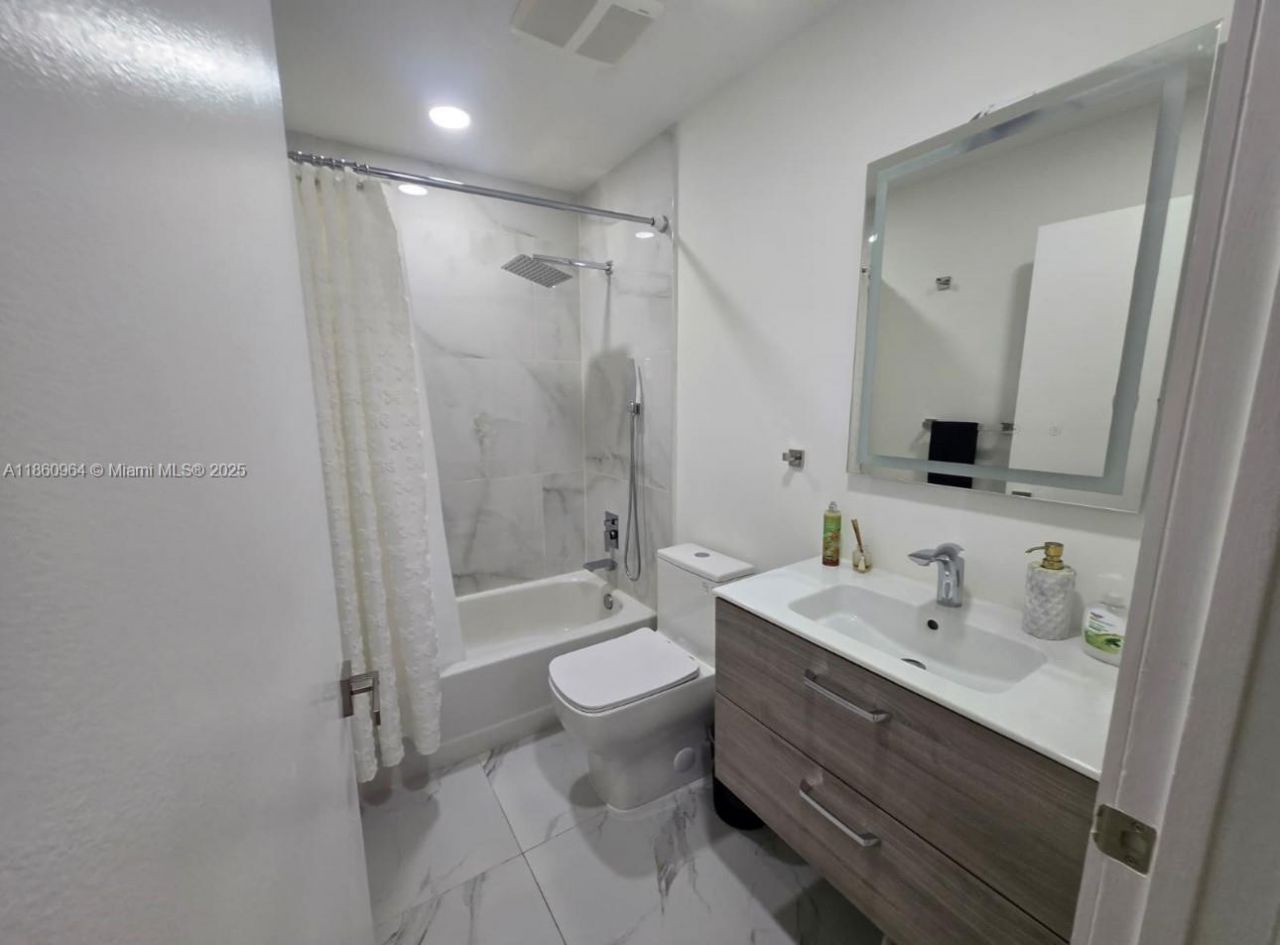 15737 Woodgate Ct, Unit B, Sunrise, FL 33326 Photo