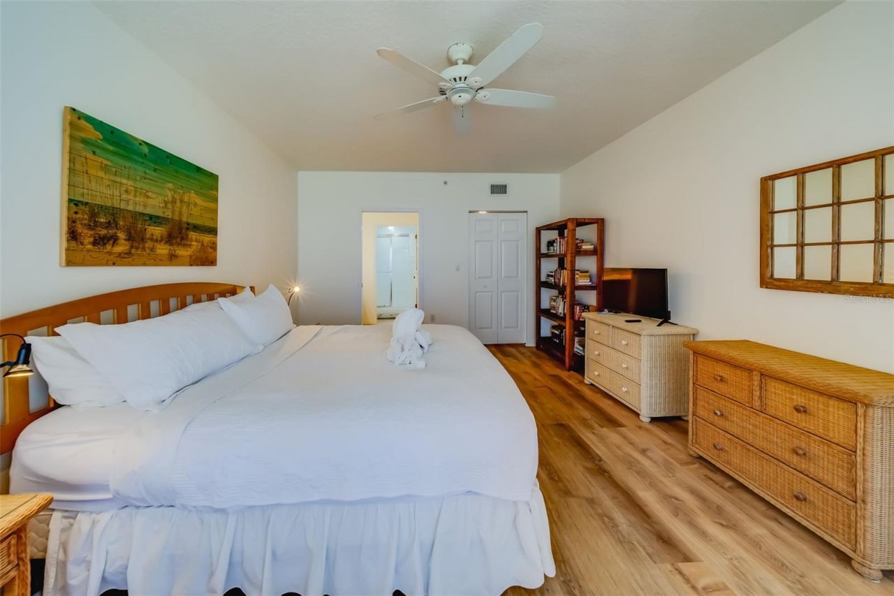 16550 Gulf Boulevard, Unit 643, North Redington Beach, FL 33708 Photo