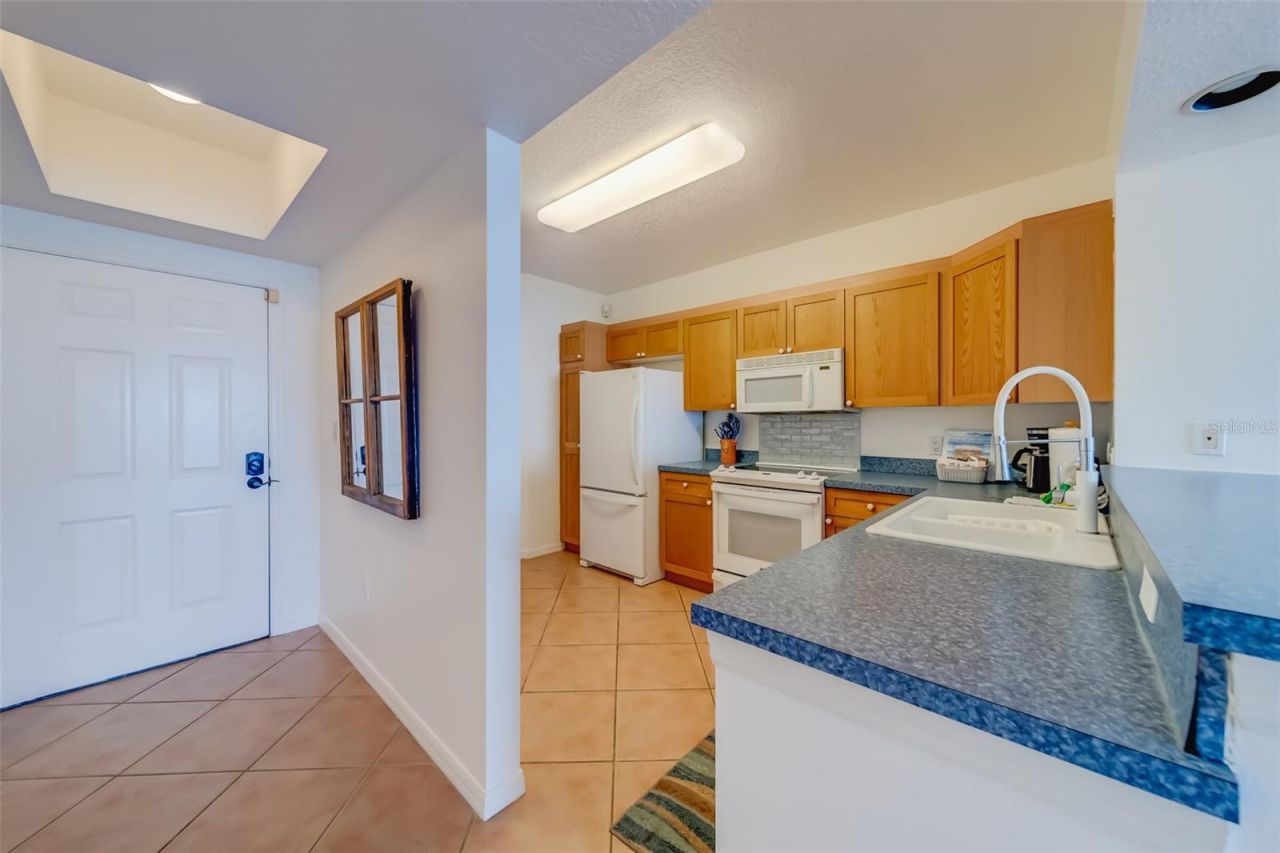 16550 Gulf Boulevard, Unit 643, North Redington Beach, FL 33708 Photo