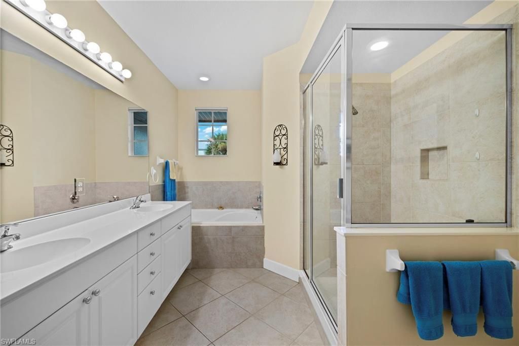 6840 Ascot Dr, Unit 1-201, Naples, FL 34113 Photo