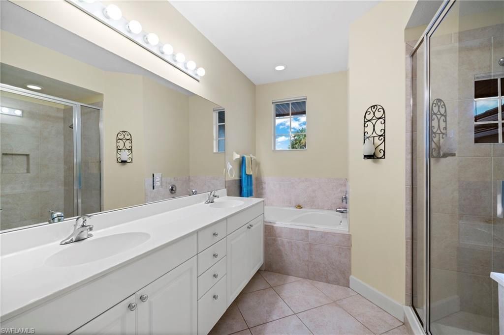 6840 Ascot Dr, Unit 1-201, Naples, FL 34113 Photo