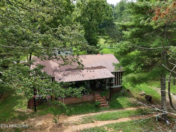 3824 Sugar Grove Valley Rd, Harriman, TN 37748