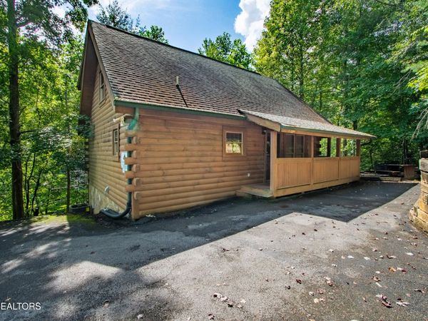 905 Valley Drive, Gatlinburg, TN 37738