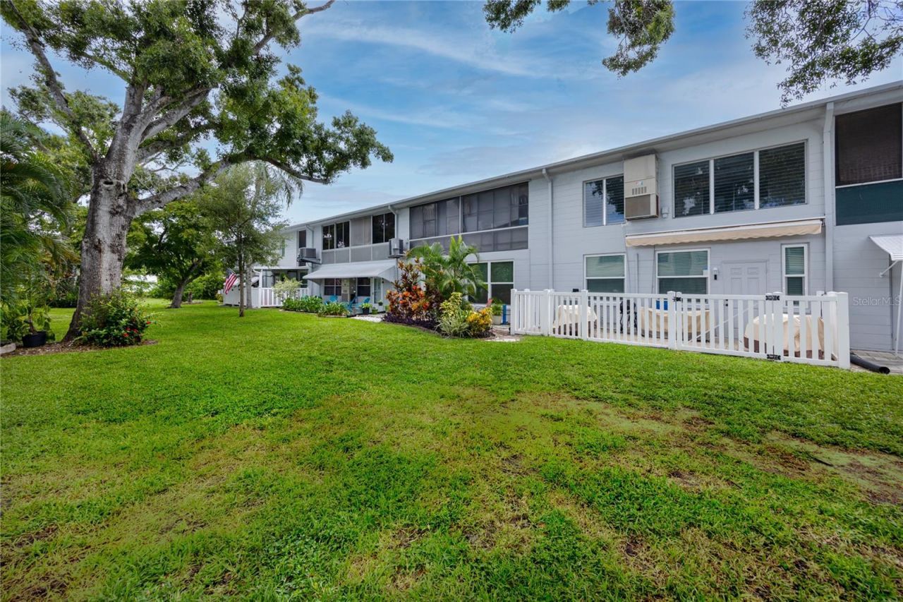 4152 55th Way N, Unit 1028, Kenneth City, FL 33709 Photo