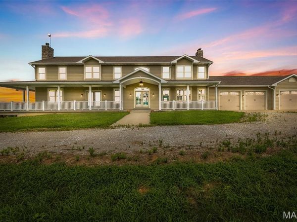 1306 State Route J, Fayette, MO 65248