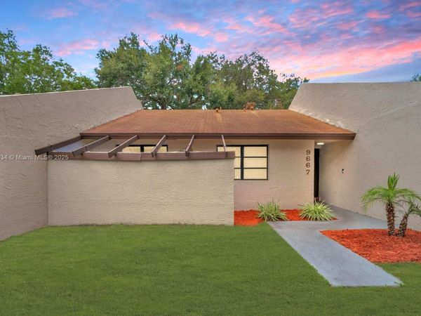 9667 NW 15th Ct, Pembroke Pines, FL 33024
