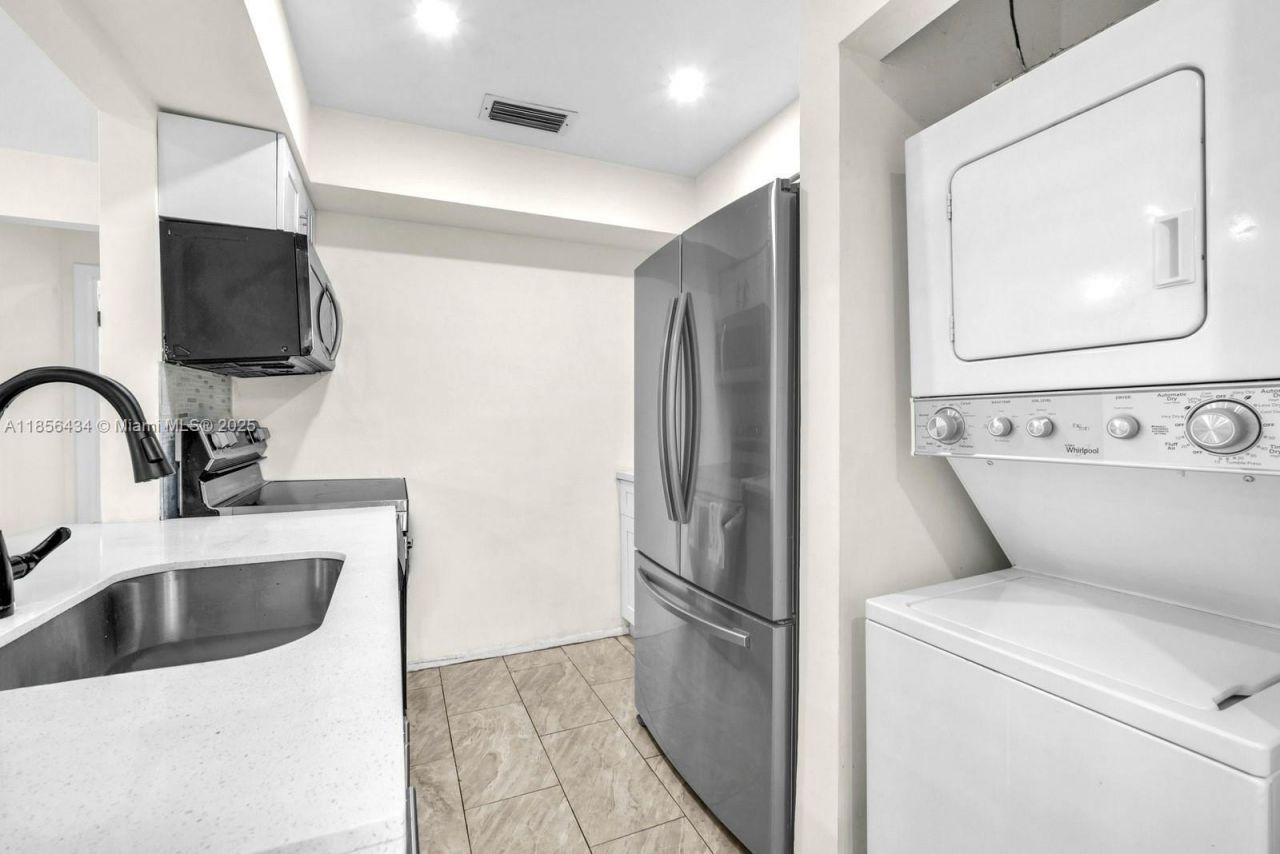 9667 NW 15th Ct, Pembroke Pines, FL 33024 Photo