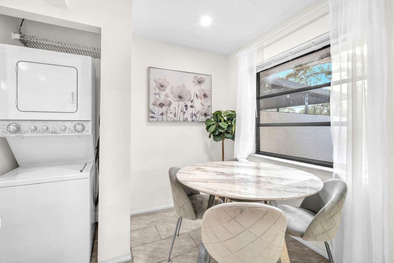 9667 NW 15th Ct, Pembroke Pines, FL 33024 Photo