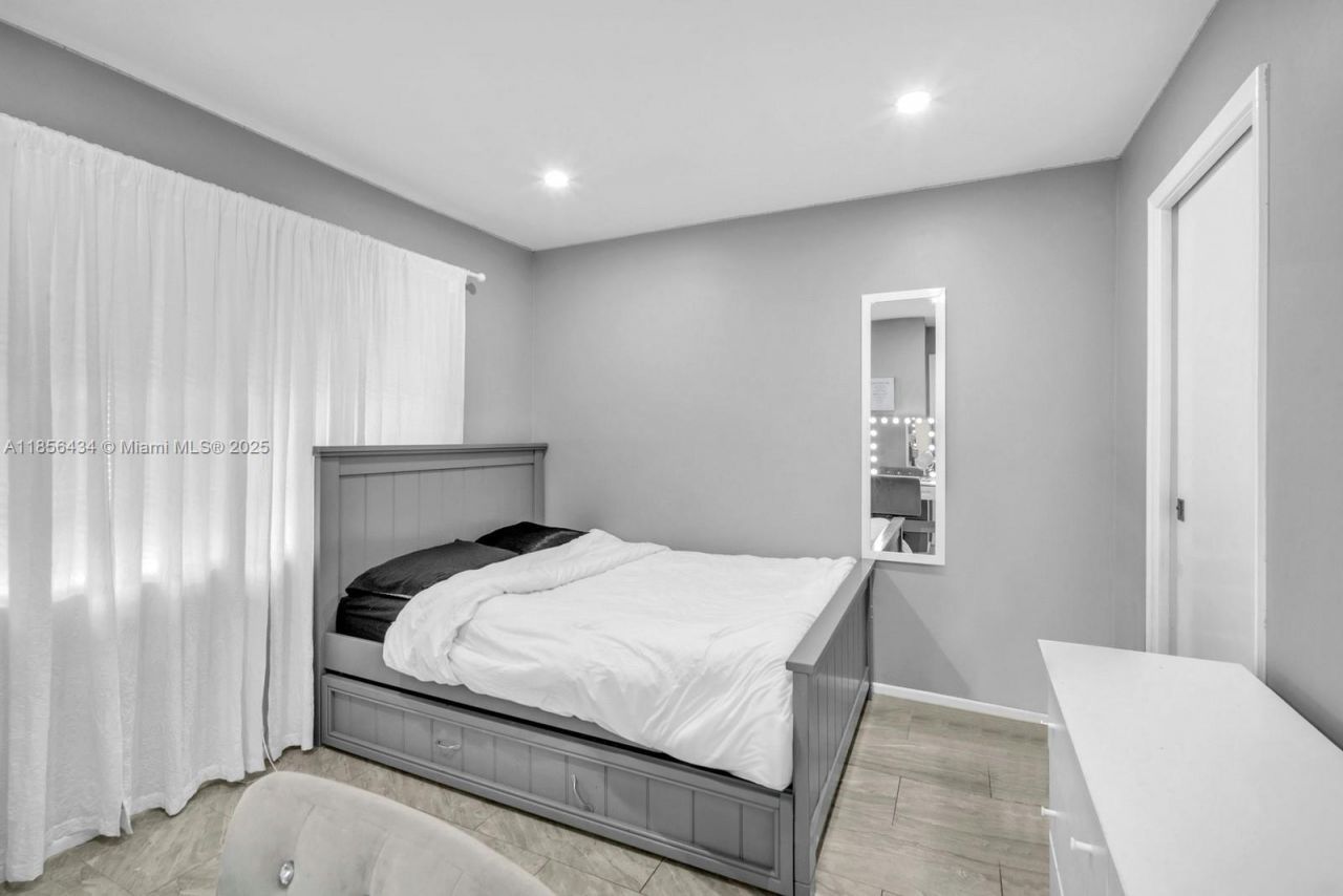 9667 NW 15th Ct, Pembroke Pines, FL 33024 Photo