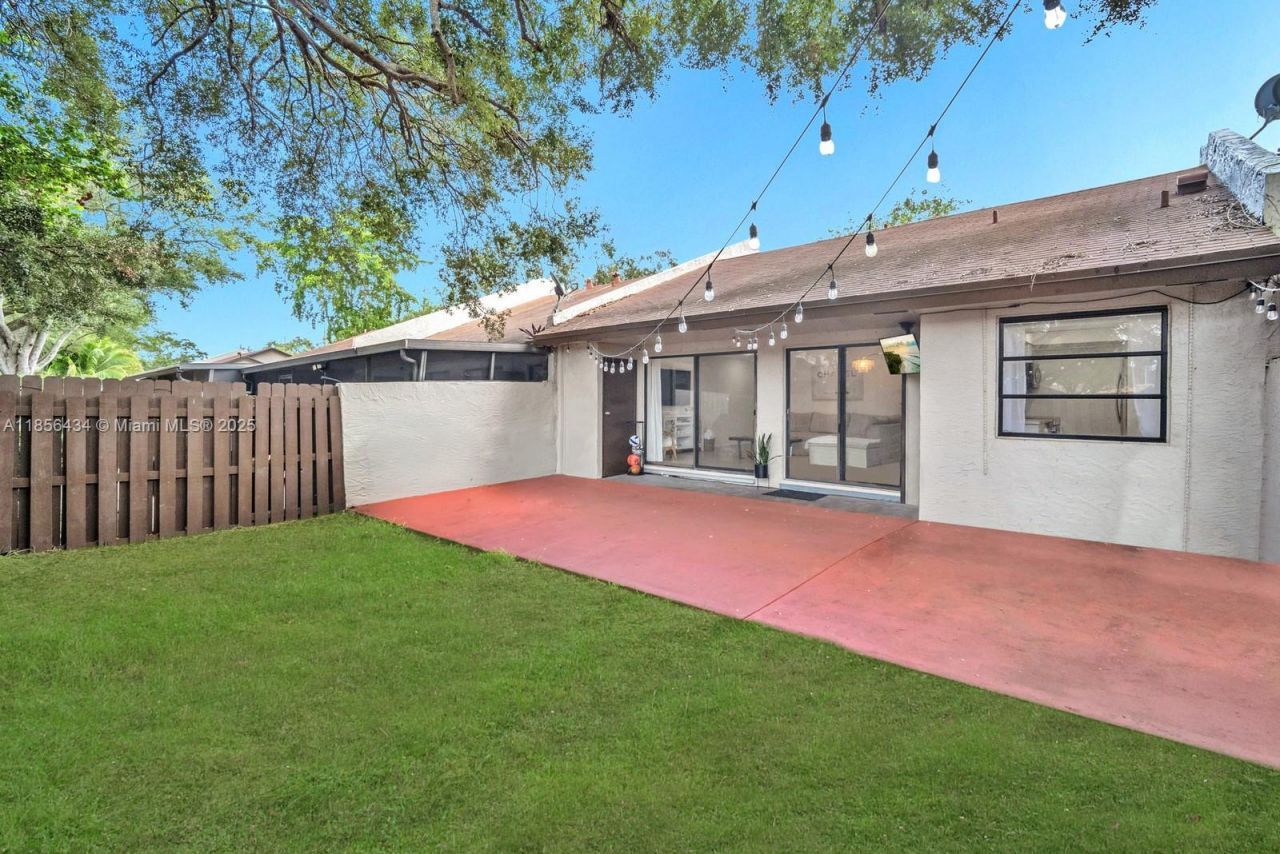 9667 NW 15th Ct, Pembroke Pines, FL 33024 Photo