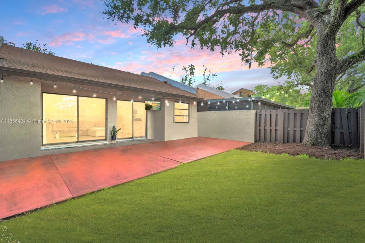 9667 NW 15th Ct, Pembroke Pines, FL 33024 Photo