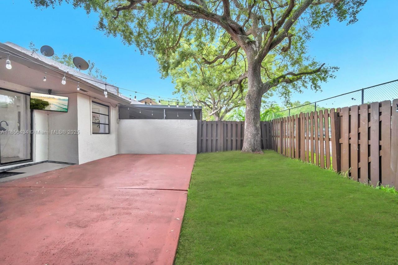 9667 NW 15th Ct, Pembroke Pines, FL 33024 Photo