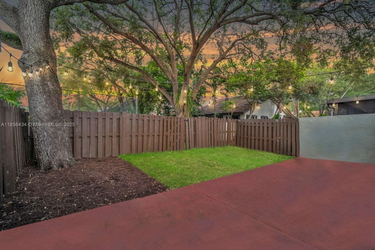 9667 NW 15th Ct, Pembroke Pines, FL 33024 Photo