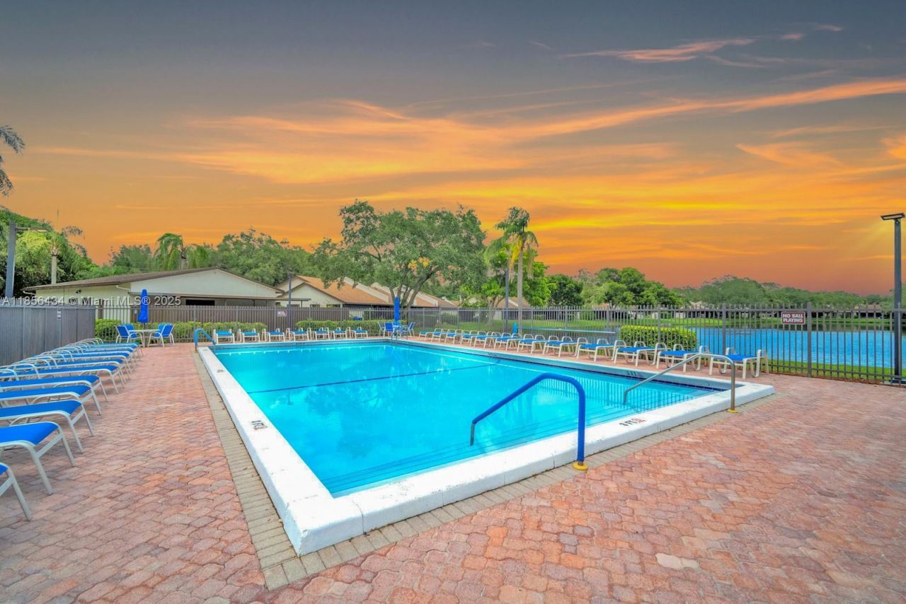 9667 NW 15th Ct, Pembroke Pines, FL 33024 Photo