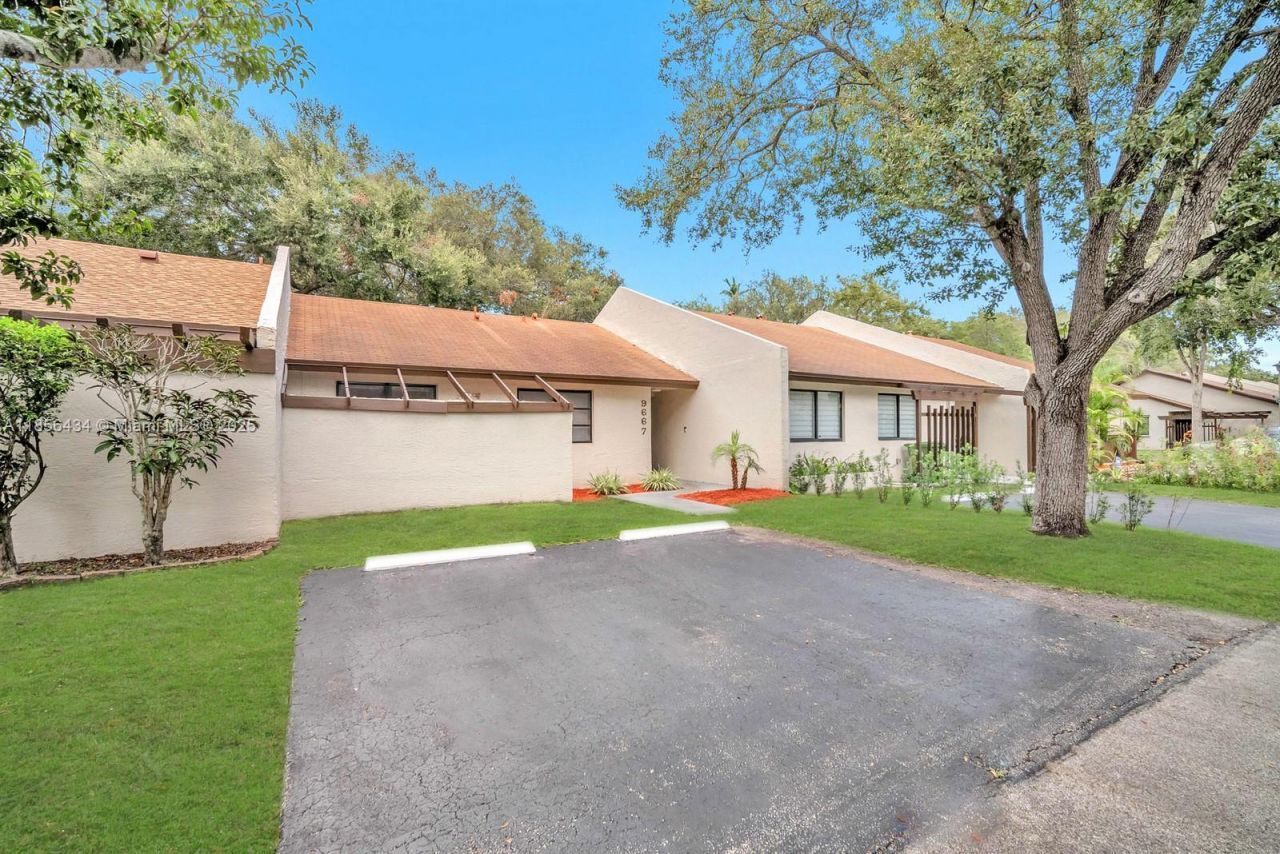 9667 NW 15th Ct, Pembroke Pines, FL 33024 Photo