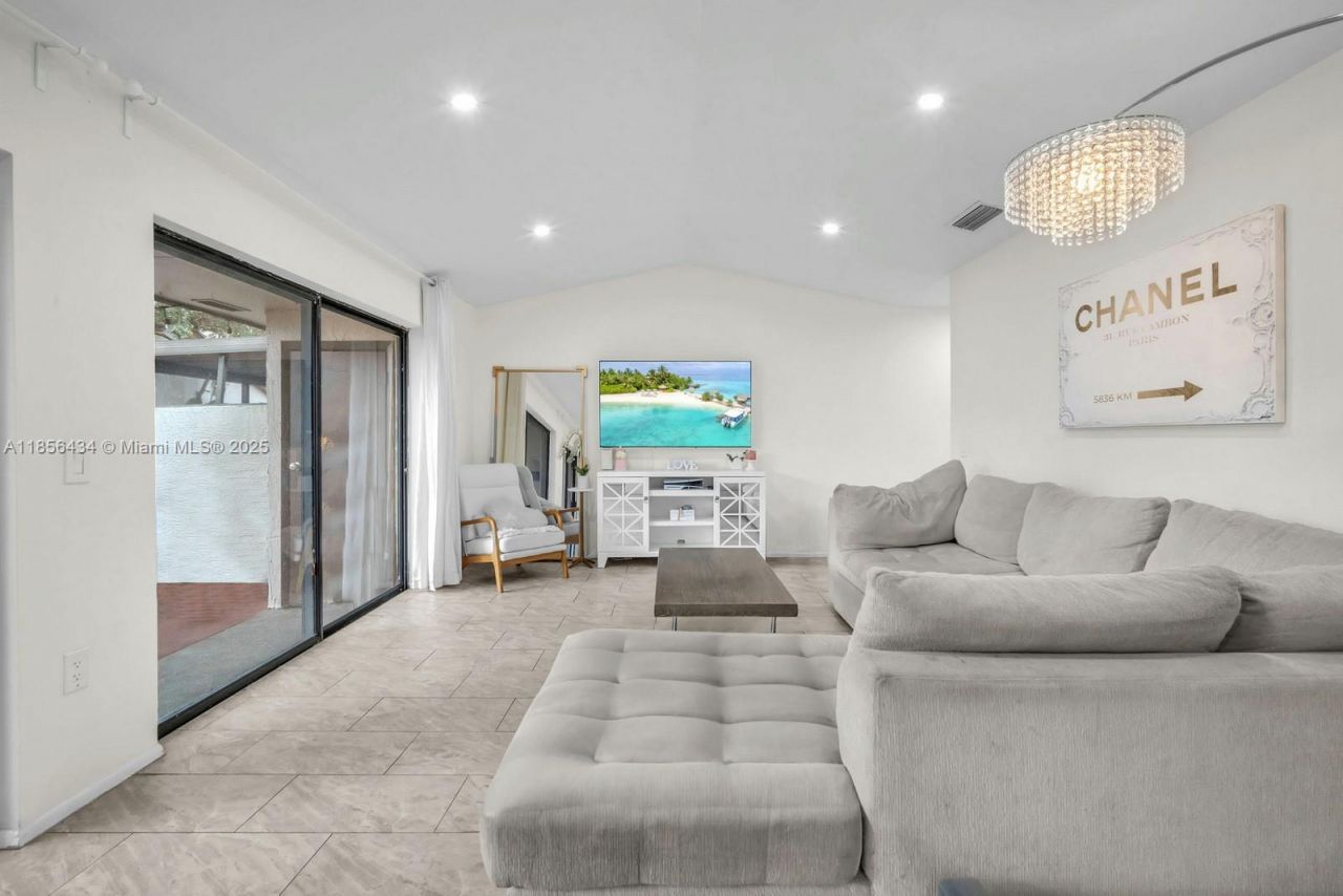 9667 NW 15th Ct, Pembroke Pines, FL 33024 Photo