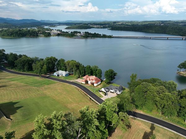 2123-2129 Edgewater Sound, Morristown, TN 37814