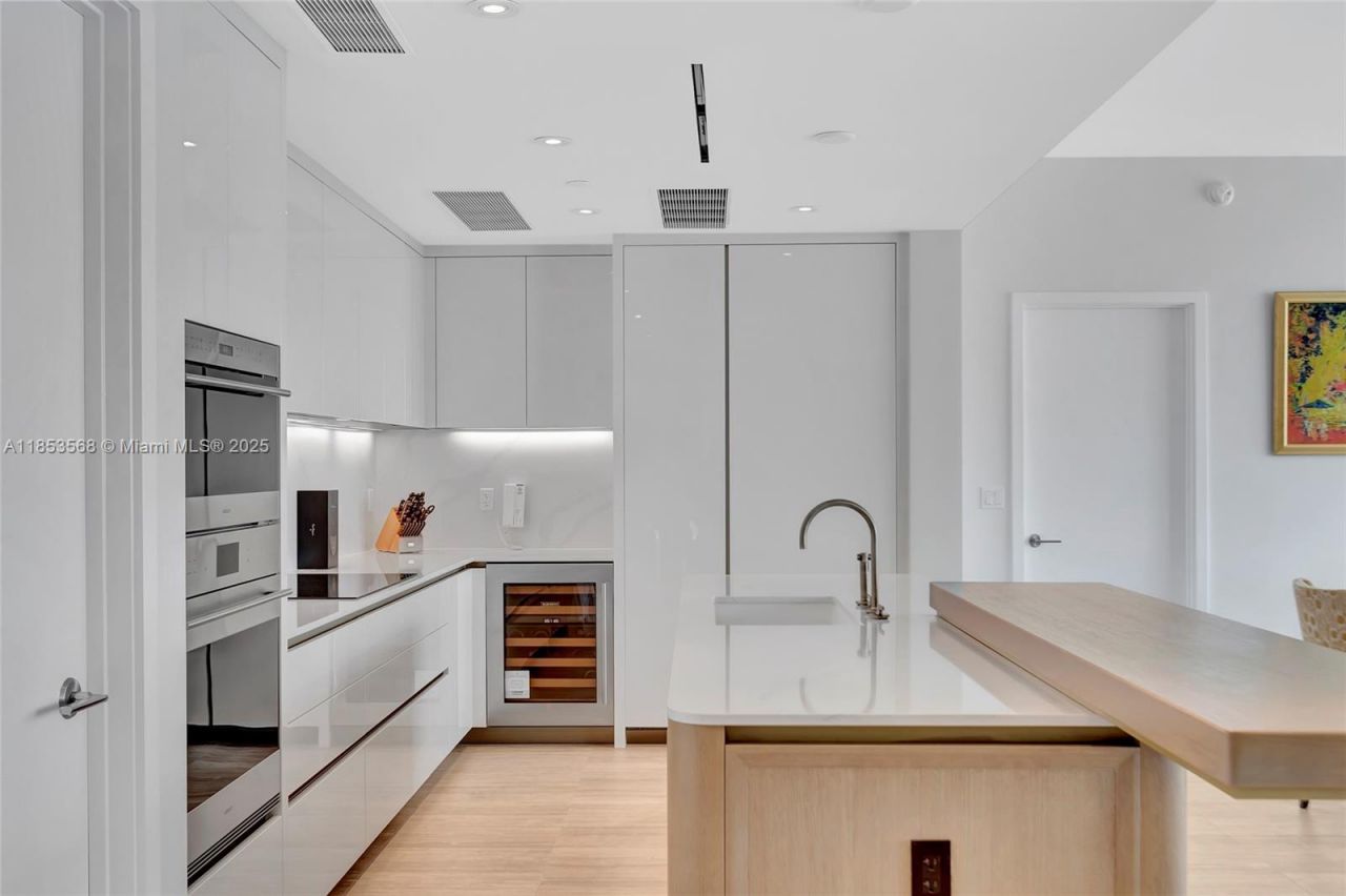 525 N Fort Lauderdale Beach Blvd, Unit 802, Fort Lauderdale, FL 33304 Photo