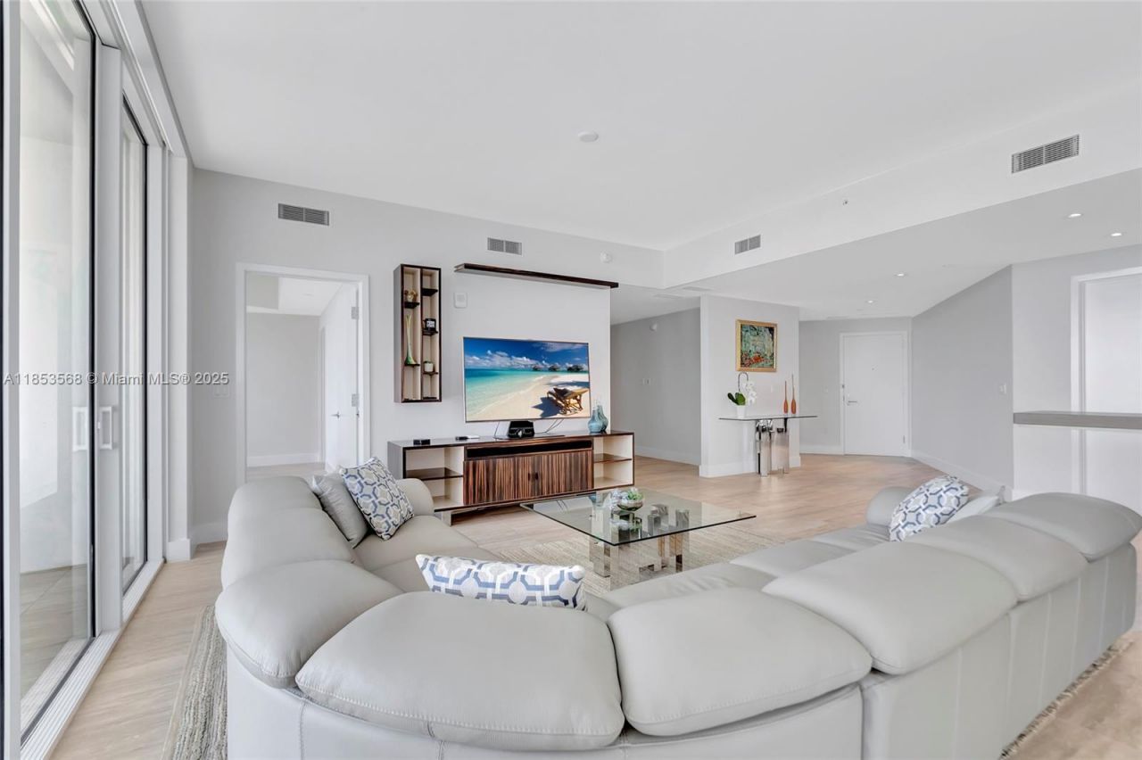 525 N Fort Lauderdale Beach Blvd, Unit 802, Fort Lauderdale, FL 33304 Photo