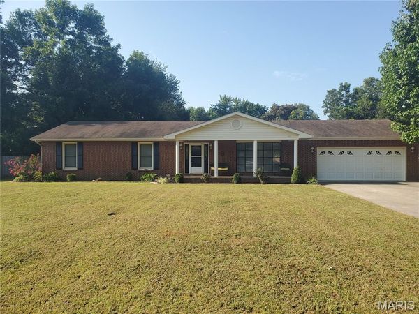 123 Holmes Drive, Sikeston, MO 63801