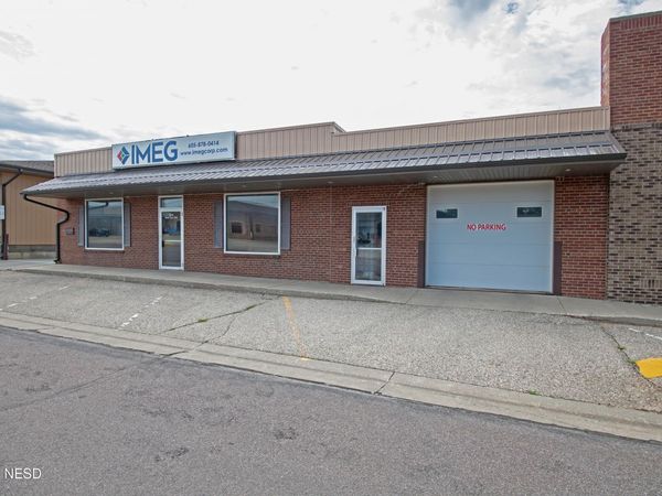 114 1ST AVENUE NW, Watertown, SD 57201