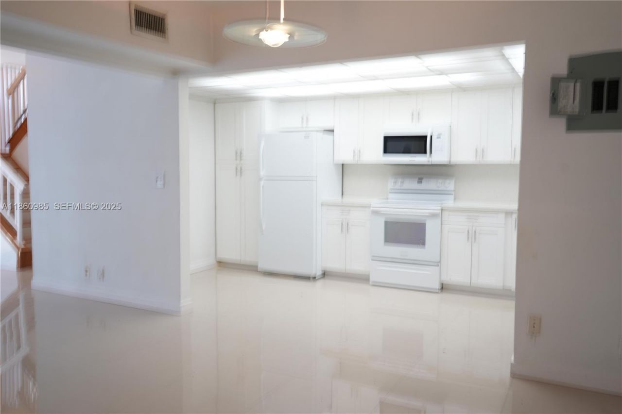 2800 S University Dr, Unit 2A, Davie, FL 33328 Photo