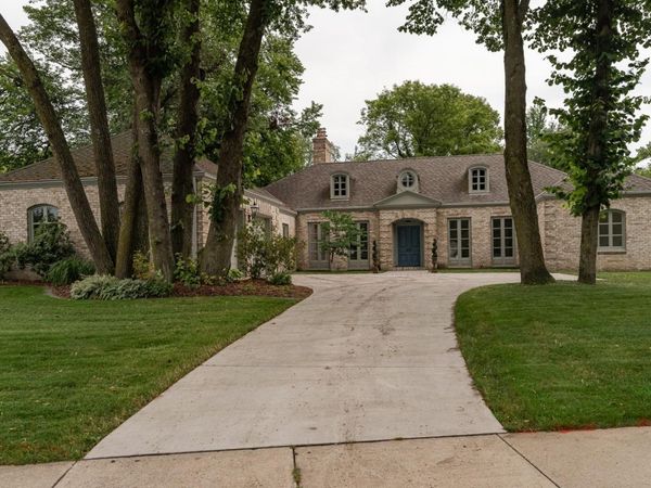 910 Folwell Drive SW, Rochester, MN 55902