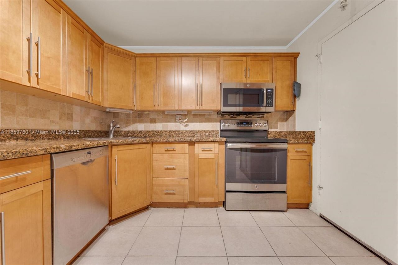 2780 NE 183rd St, Unit 109, Aventura, FL 33160 Photo