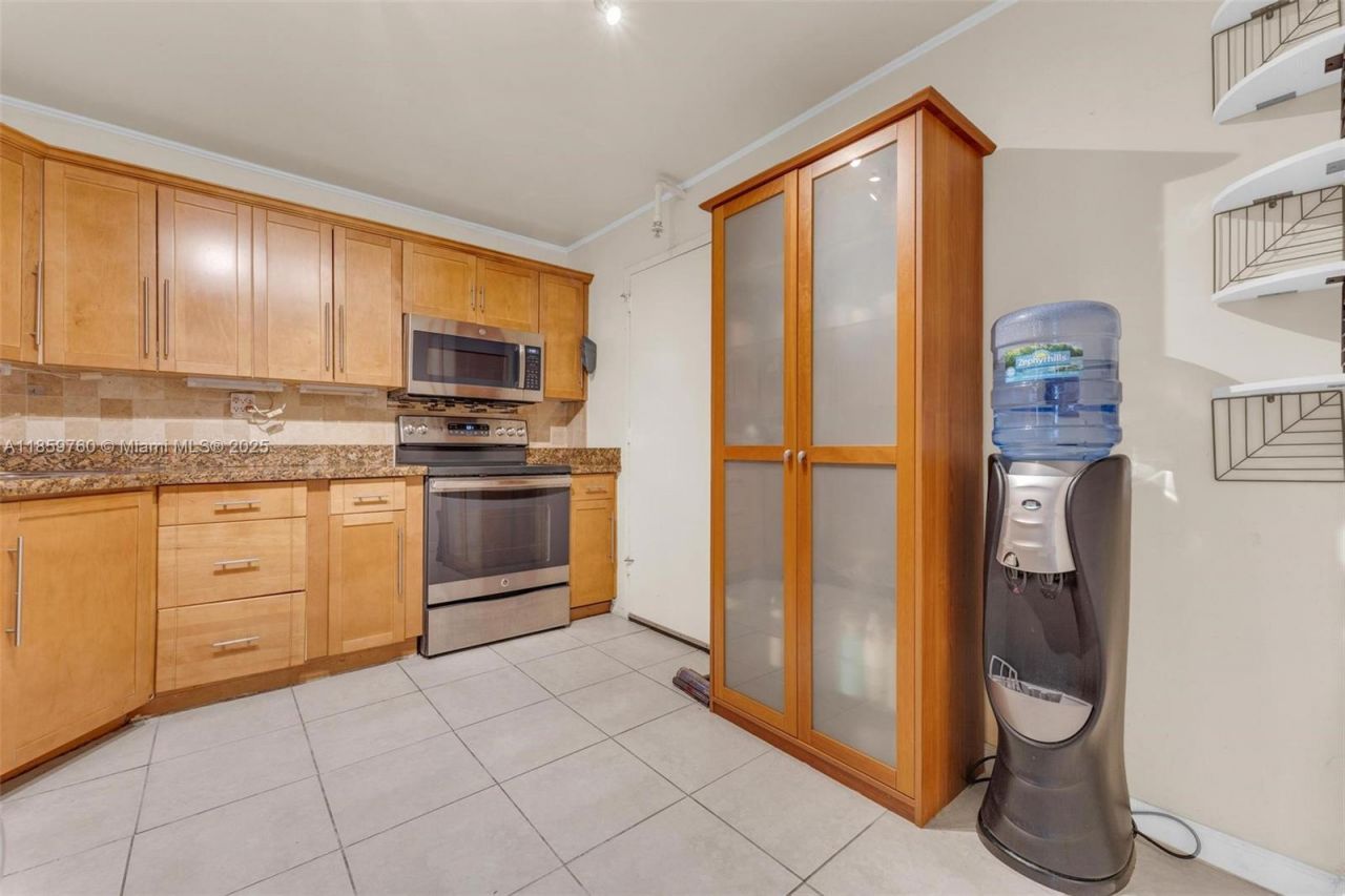 2780 NE 183rd St, Unit 109, Aventura, FL 33160 Photo