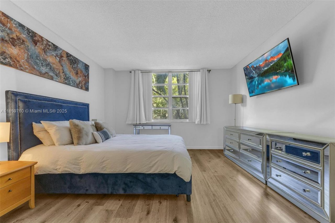 2780 NE 183rd St, Unit 109, Aventura, FL 33160 Photo