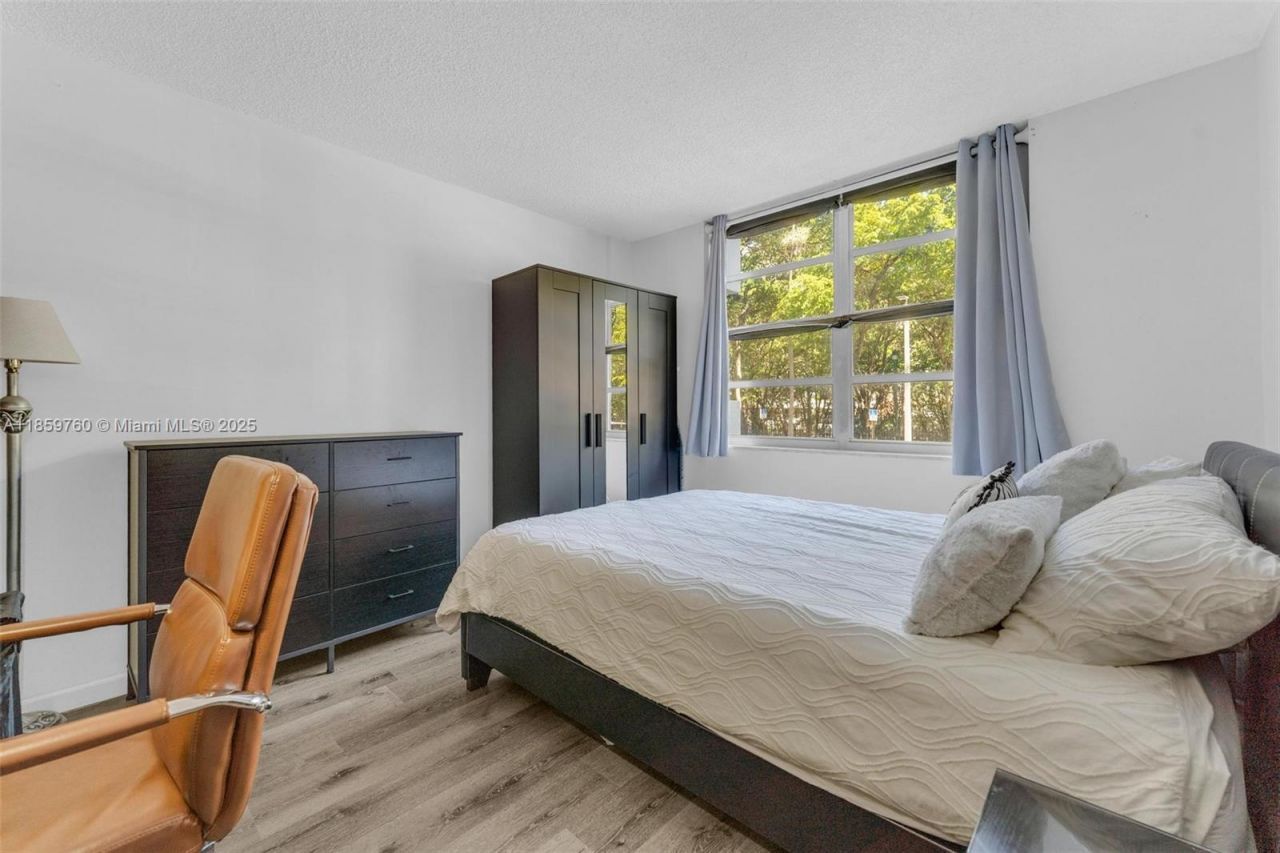 2780 NE 183rd St, Unit 109, Aventura, FL 33160 Photo