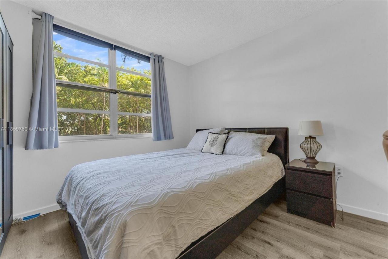 2780 NE 183rd St, Unit 109, Aventura, FL 33160 Photo