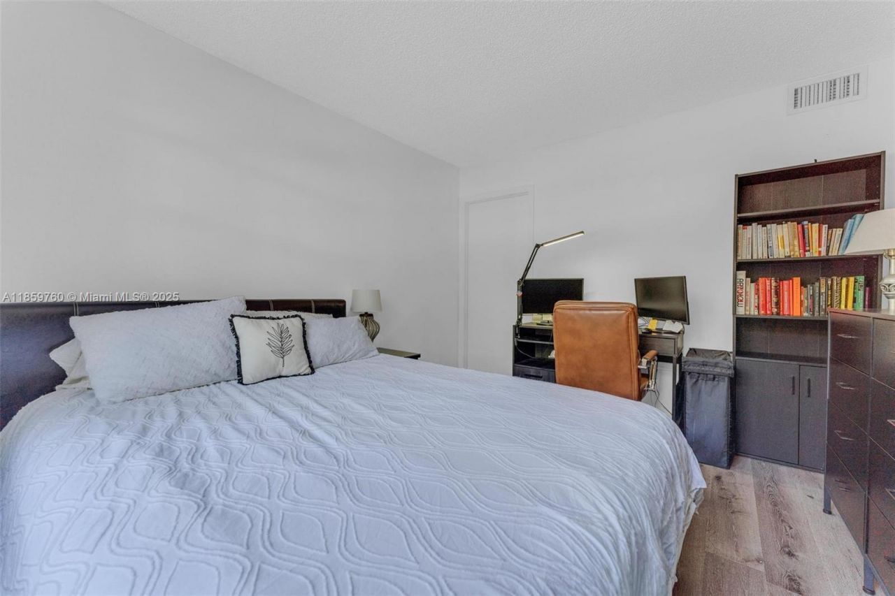 2780 NE 183rd St, Unit 109, Aventura, FL 33160 Photo