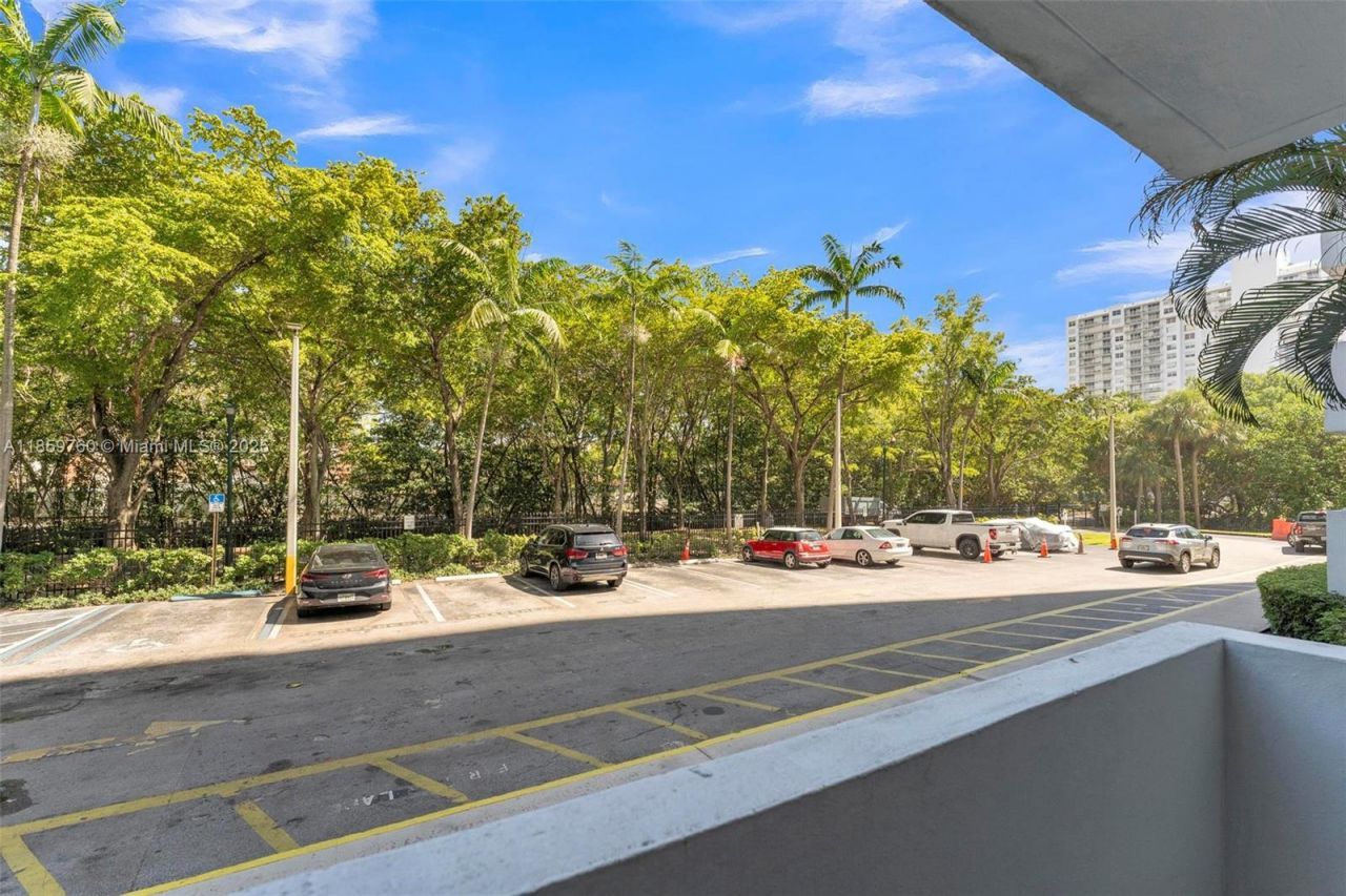 2780 NE 183rd St, Unit 109, Aventura, FL 33160 Photo