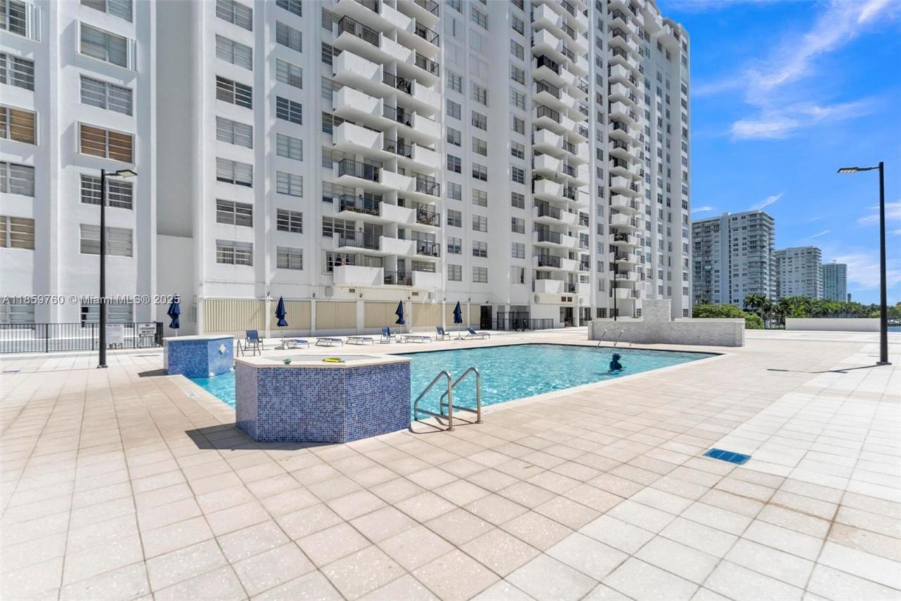 2780 NE 183rd St, Unit 109, Aventura, FL 33160 Photo