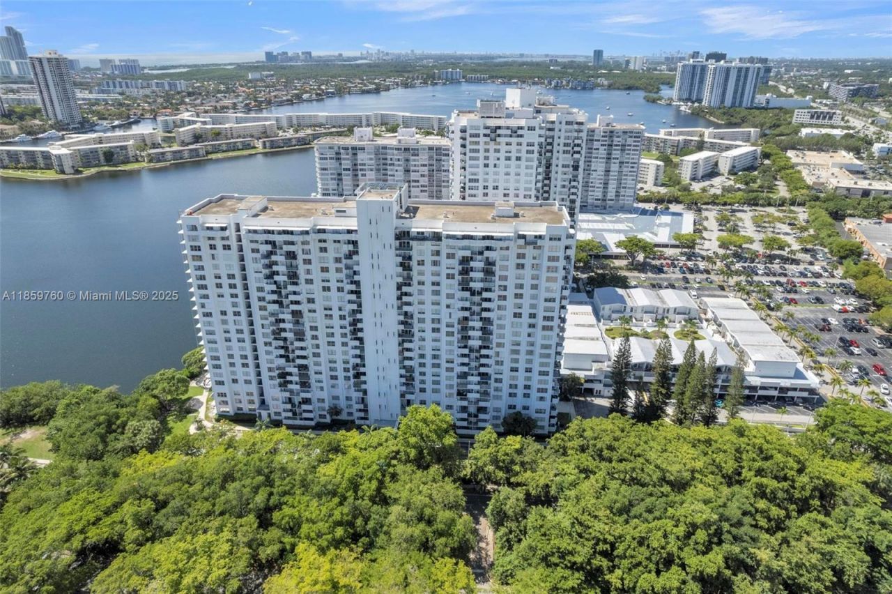 2780 NE 183rd St, Unit 109, Aventura, FL 33160 Photo