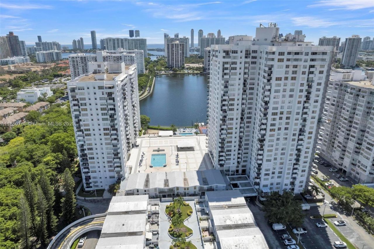 2780 NE 183rd St, Unit 109, Aventura, FL 33160 Photo